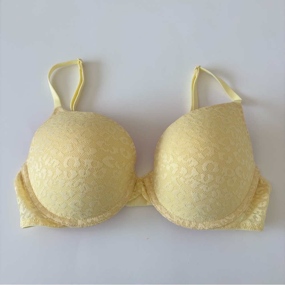 Victoria’s Secret Pink Leopard Lace Lightly Lined Pastel Yellow Bra